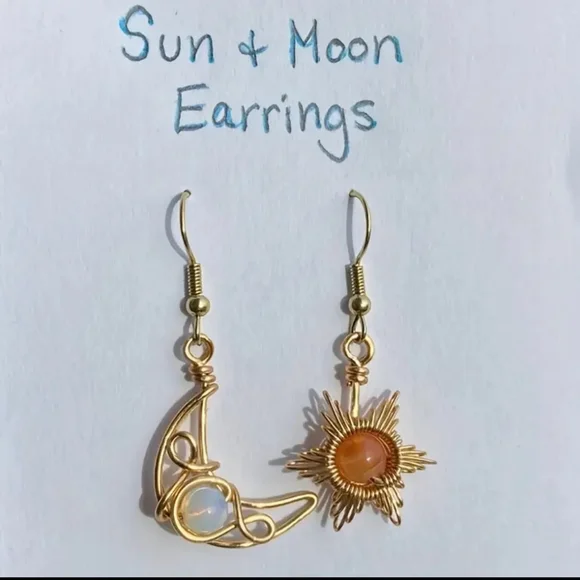 ✨New✨ Sun and Moon earrings - Picture 2 of 2